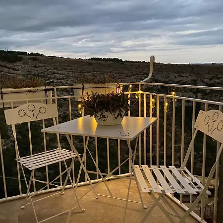 Mary Sicily Deluxe Ragusa